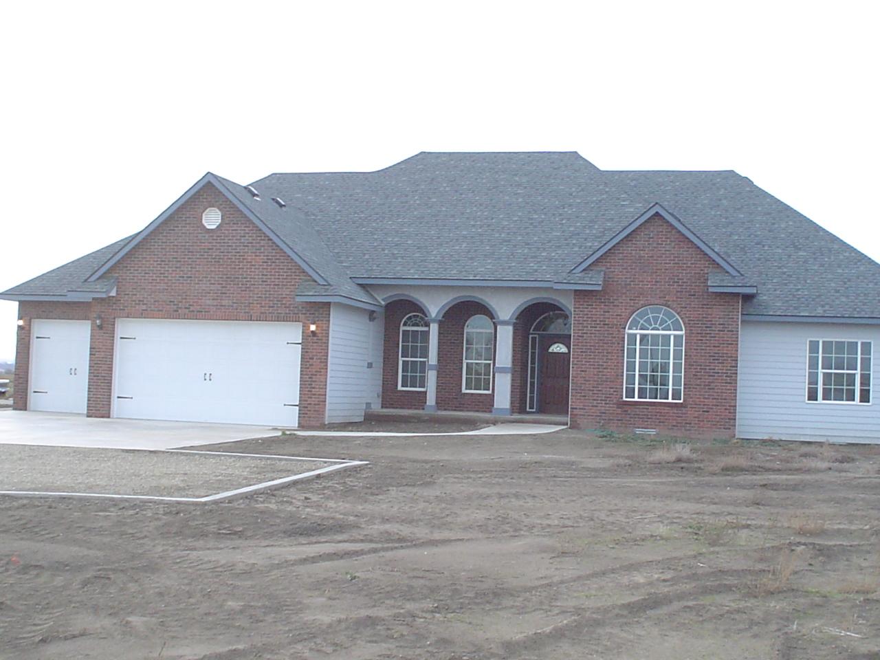 3141 Scoon Road Sunnyside, WA 98944 - Photo 1 of 9 a front view of a house with a yard