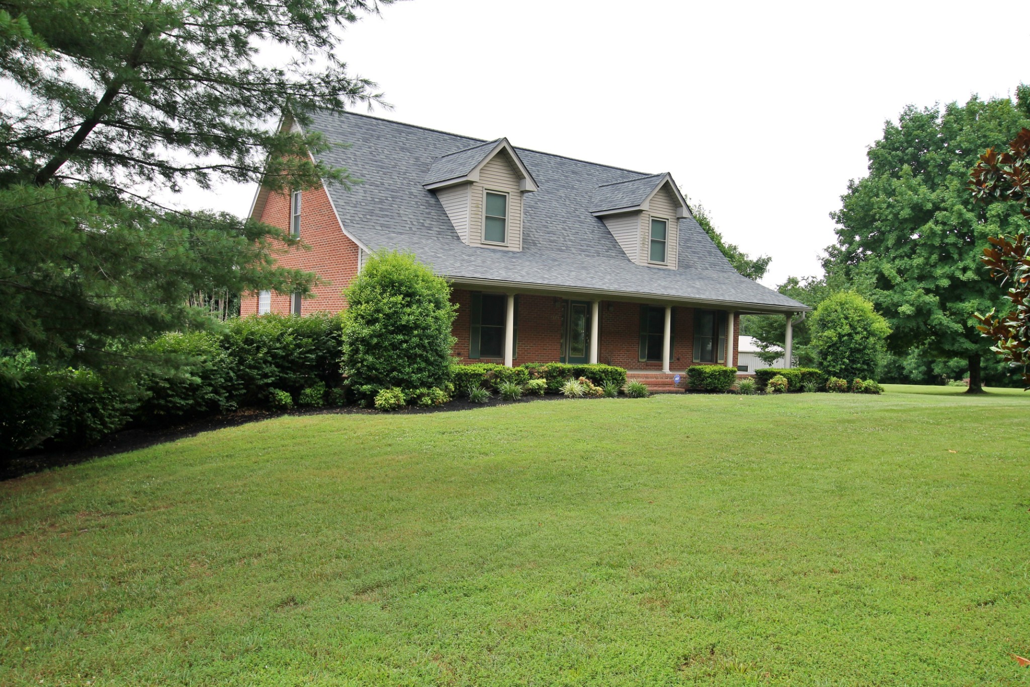 4181 Sandy Springs Road Springfield, TN 37172 - Photo 1 of 44 a front view of a house with a garden