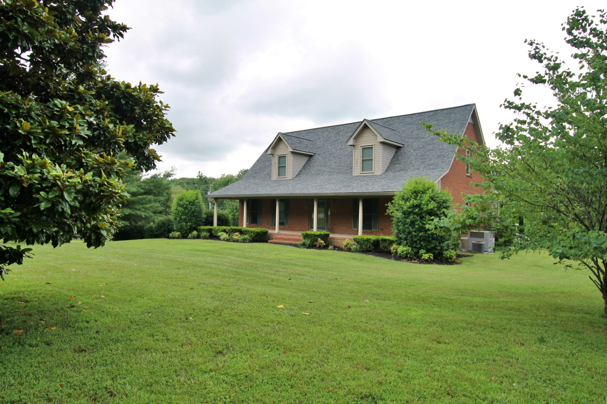 4181 Sandy Springs Road Springfield, TN 37172 - Photo 41 of 44 a front view of a house with a garden