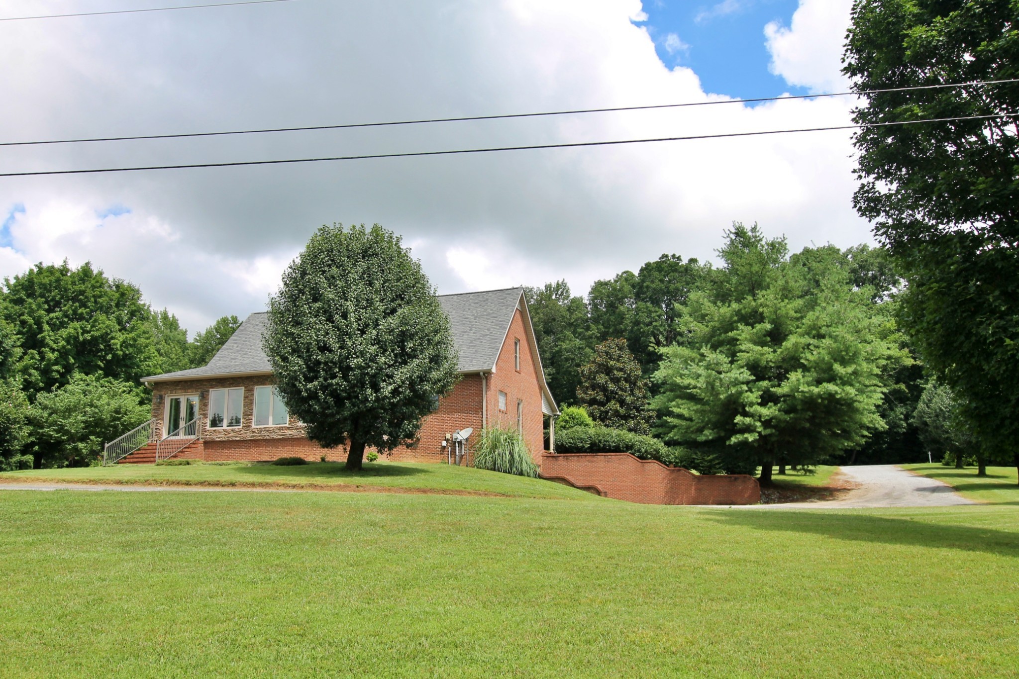 4181 Sandy Springs Road Springfield, TN 37172 - Photo 43 of 44 a front view of a house with garden
