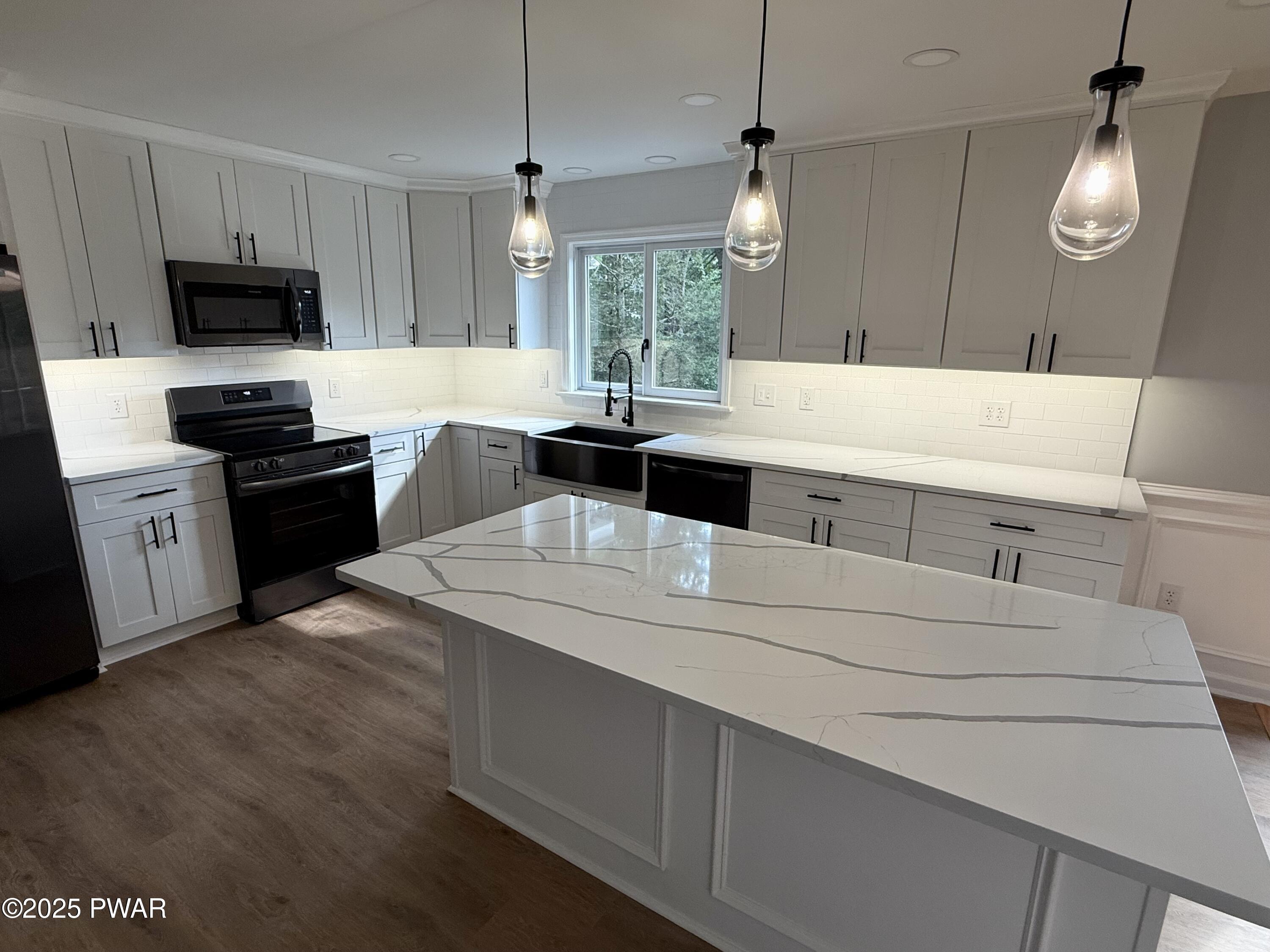 101 Lyle Road Milford, PA 18337 - Photo 15 of 66 Under Cabinet Lighting