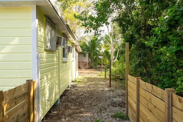 a view of a backyard with a fountain
