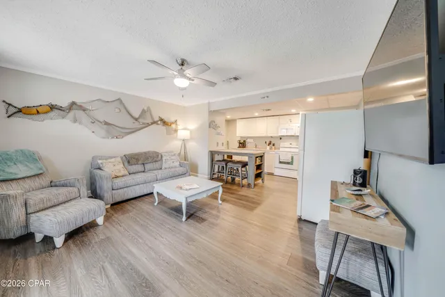 $1,625 | 6903 North Lagoon Drive, Unit 27, Panama City Beach, FL 32408