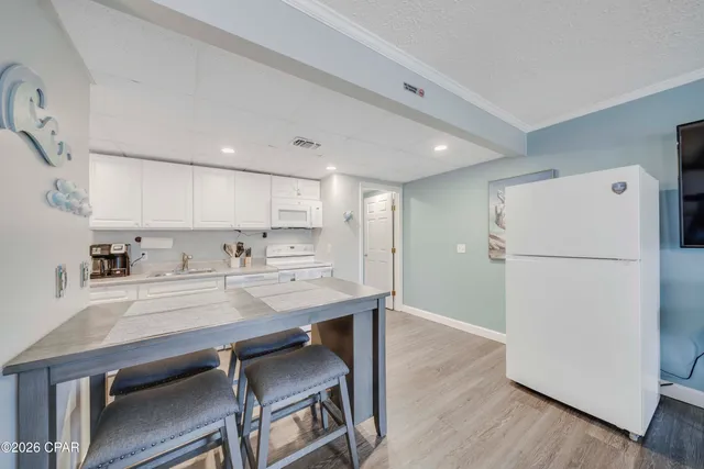 $1,625 | 6903 North Lagoon Drive, Unit 27, Panama City Beach, FL 32408