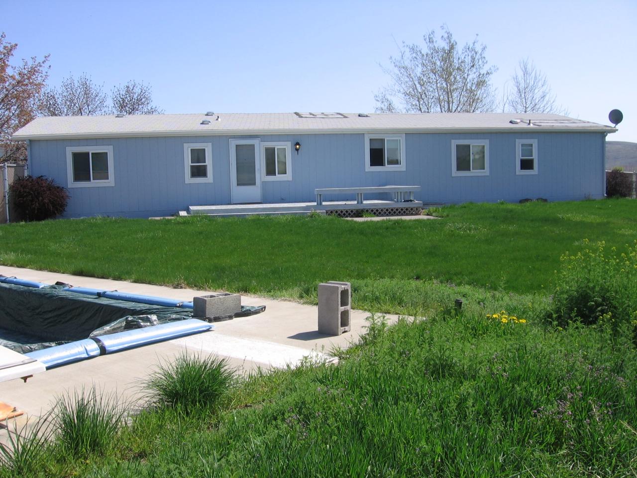 530 Beane Road Moxee, WA 98936 - Photo 3 of 11 a front view of a house with a yard