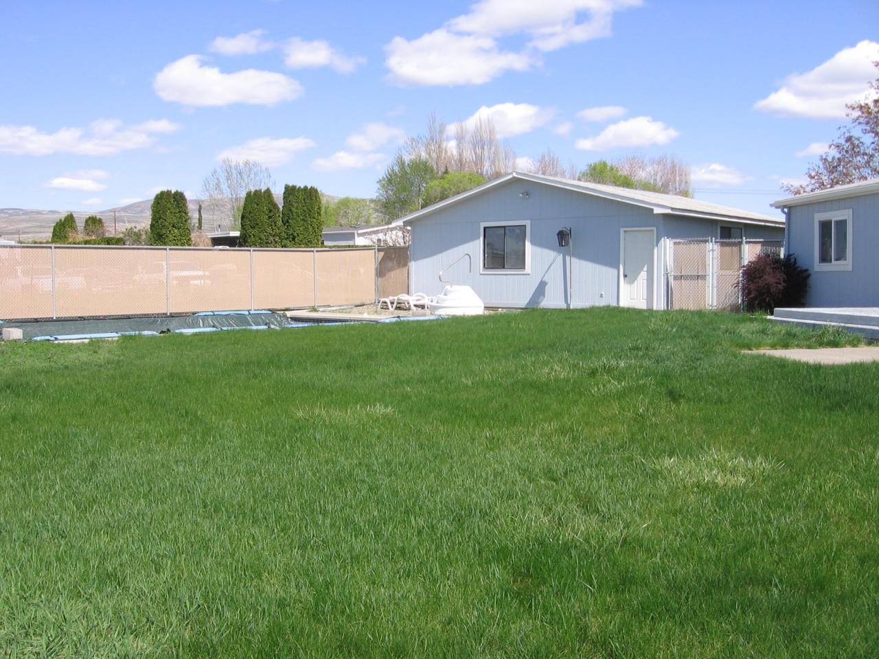 530 Beane Road Moxee, WA 98936 - Photo 5 of 11 a front view of house with yard and green space