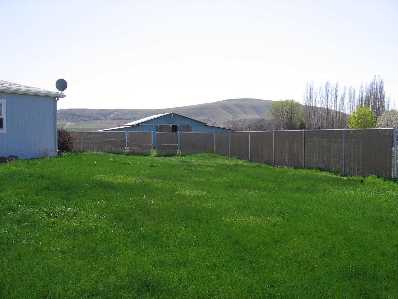 530 Beane Road Moxee, WA 98936 - Photo 8 of 11 a view of a backyard