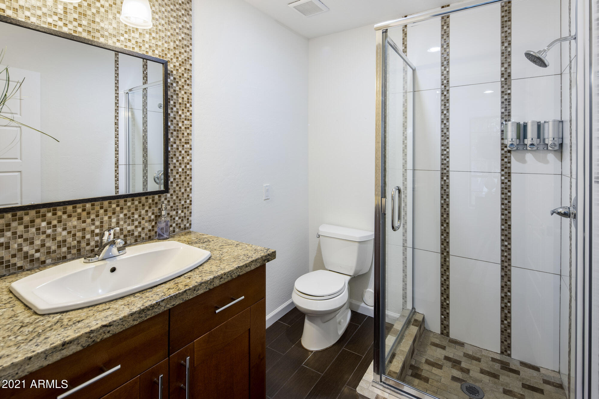 5015 East Doubletree Ranch Road Paradise Valley, AZ 85253 - Photo 44 of 74 Guest Suite Bathroom