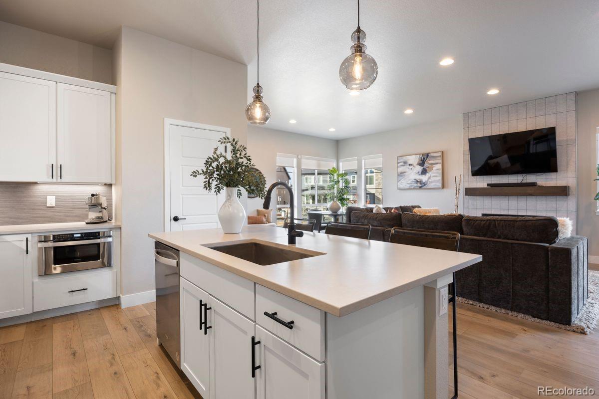 6239 Stable View Street Castle Pines, CO 80108 - Photo 9 of 40