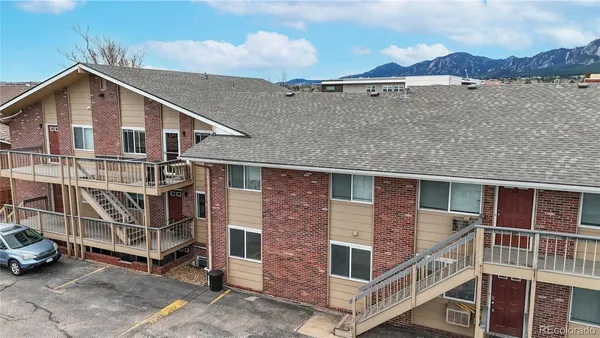 $2,400 | 4955 Moorhead Avenue, Unit 2, Boulder, CO 80305