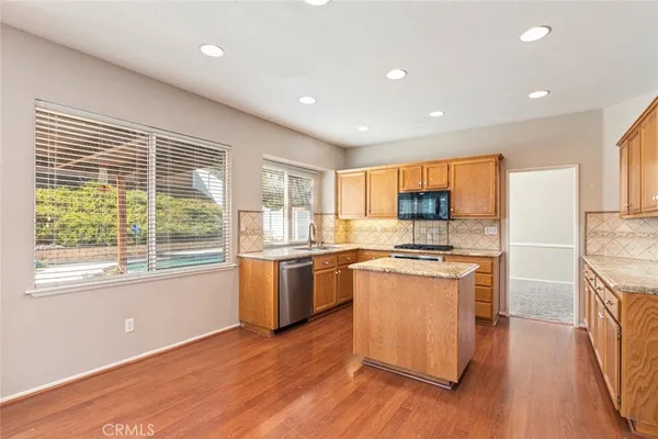 $929,900 | 660 Glen Springs Lane, Corona, CA 92882
