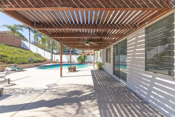 $929,900 | 660 Glen Springs Lane, Corona, CA 92882
