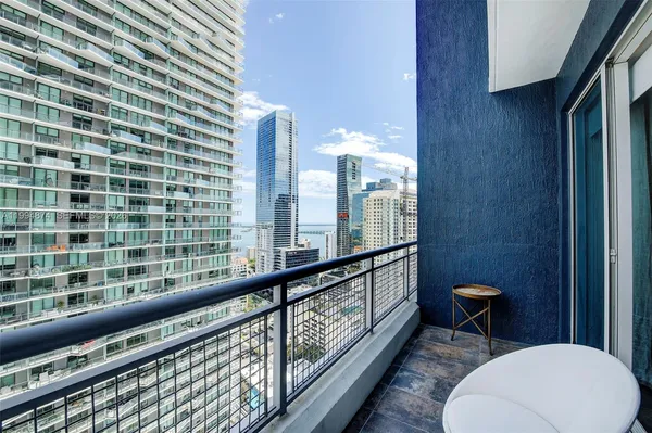 $3,000 | 60 Southwest 13th Street, Unit 2820, Miami, FL 33130