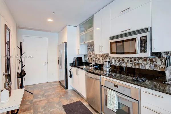 $3,000 | 60 Southwest 13th Street, Unit 2820, Miami, FL 33130