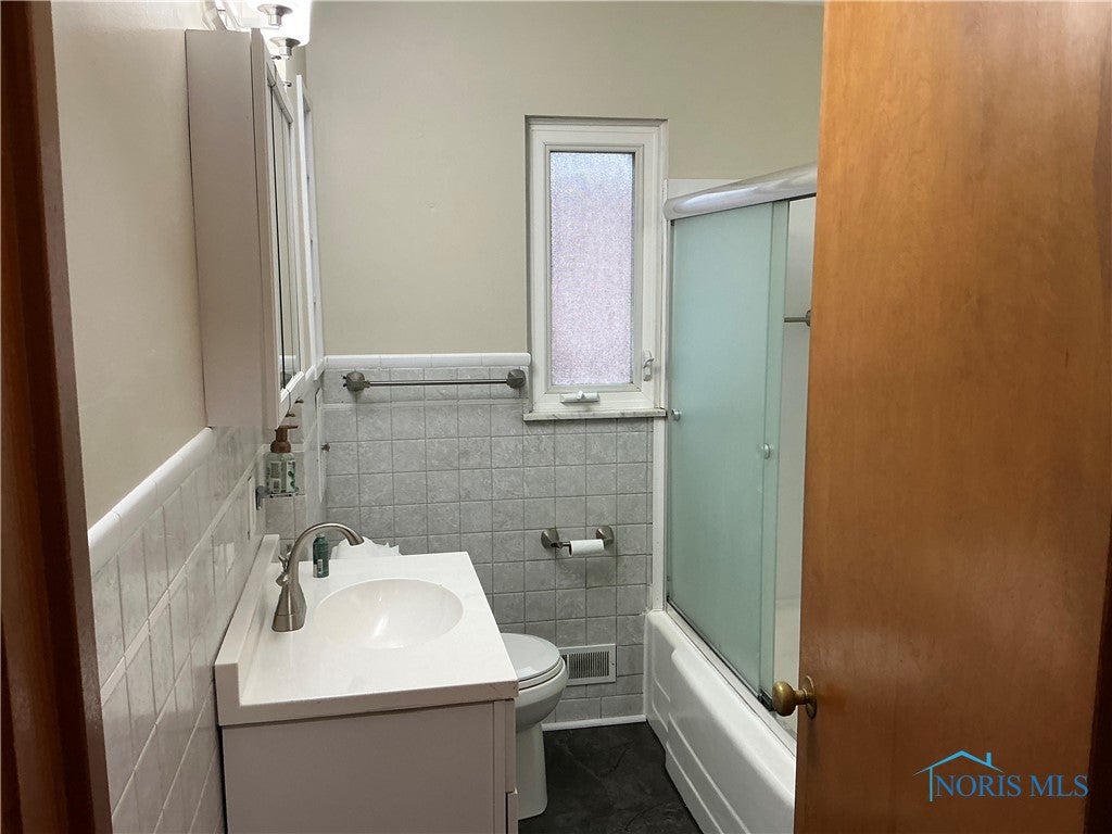 3537 Sherbrooke Road Toledo, OH 43613 - Photo 27 of 42 main bath