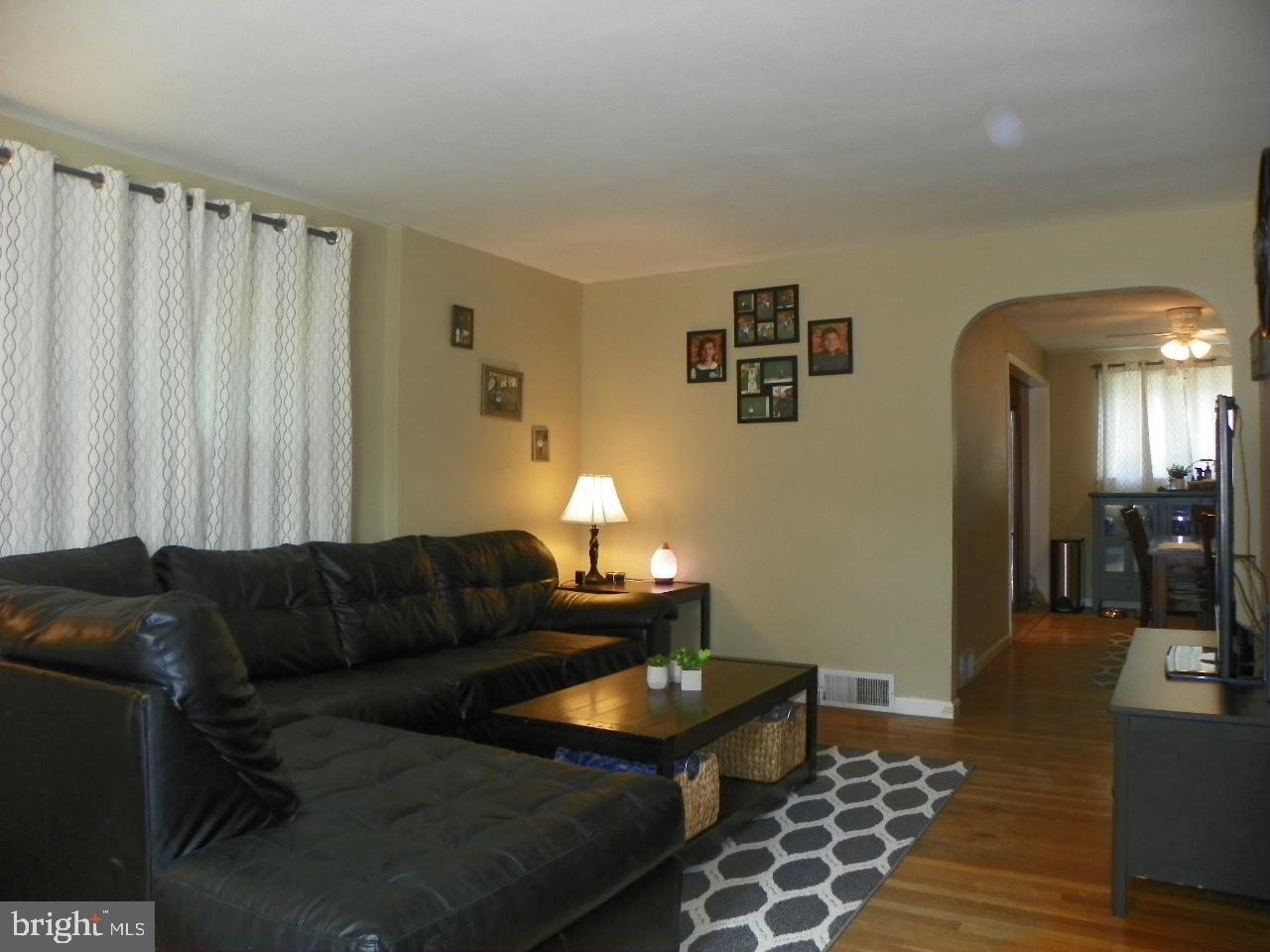 2039 Heather Road Folcroft, PA 19032 - Photo 4 of 26 Spacious Living Room
