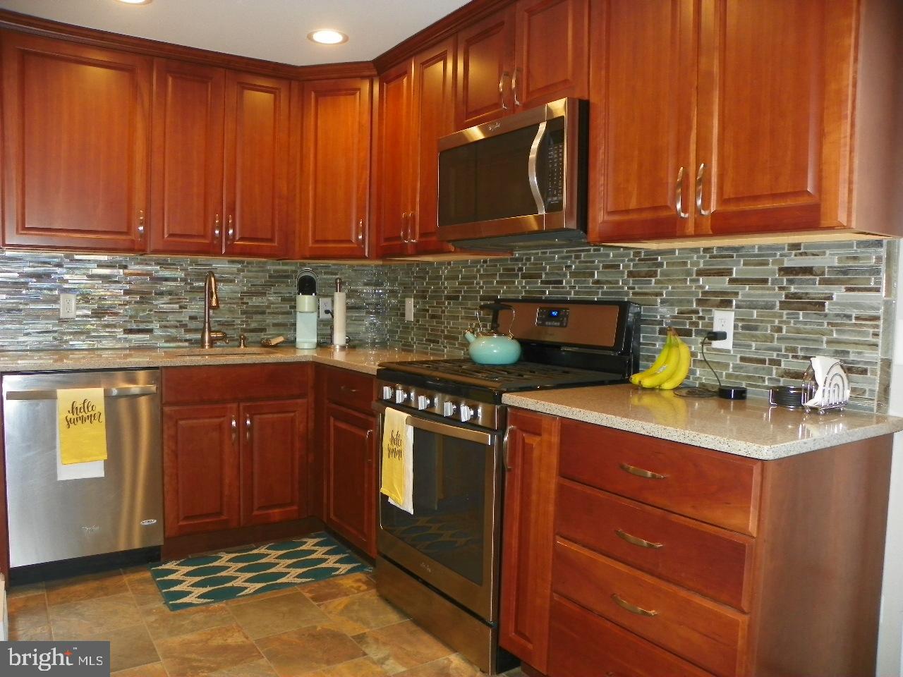 2039 Heather Road Folcroft, PA 19032 - Photo 7 of 26 Beautifully Remodeled Kitchen