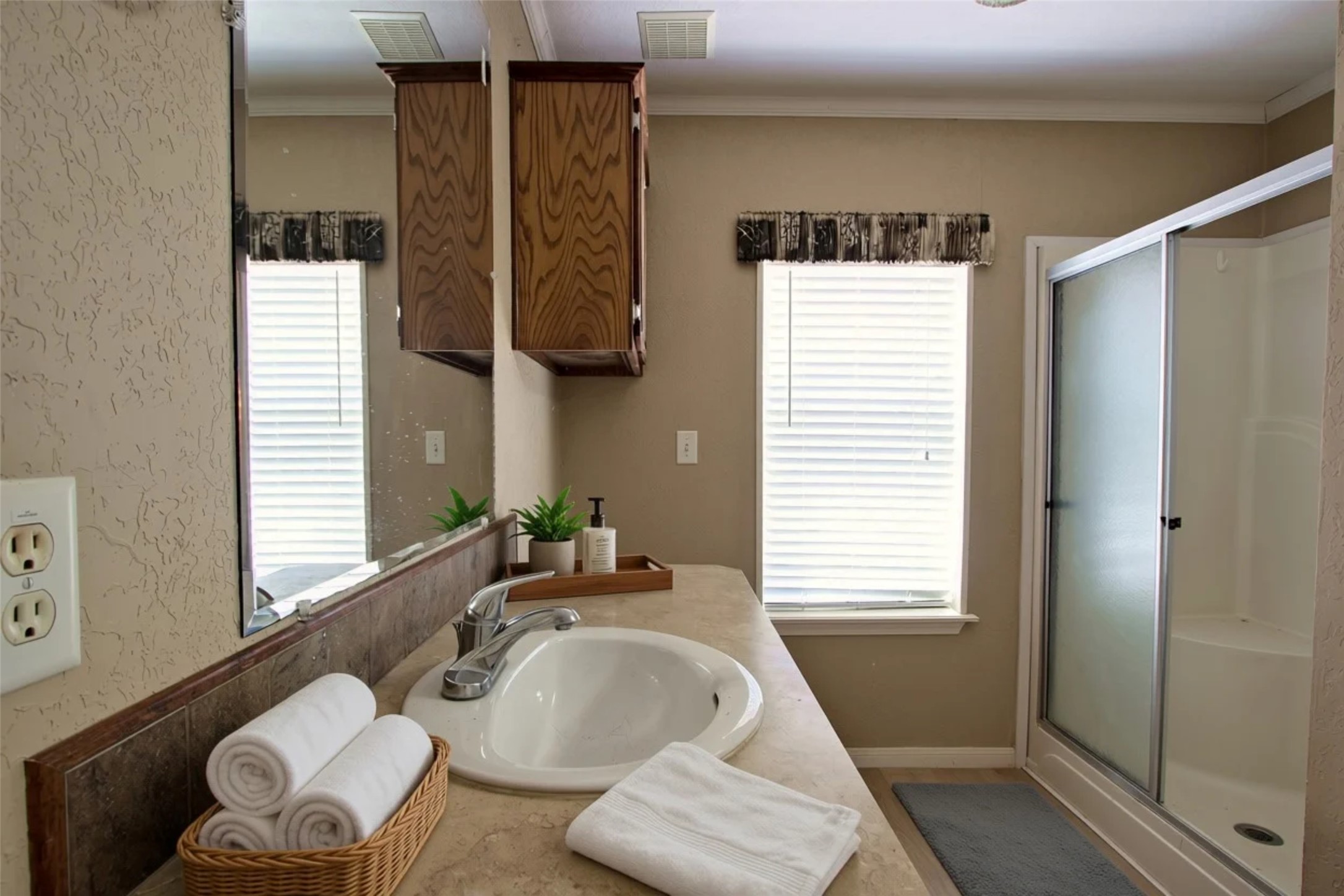 133 Mark Adams Road Del Valle, TX 78617 - Photo 8 of 20 *Virtual staging *
Functional layout highlights this bathroom with a walk-in shower and natural lighting.