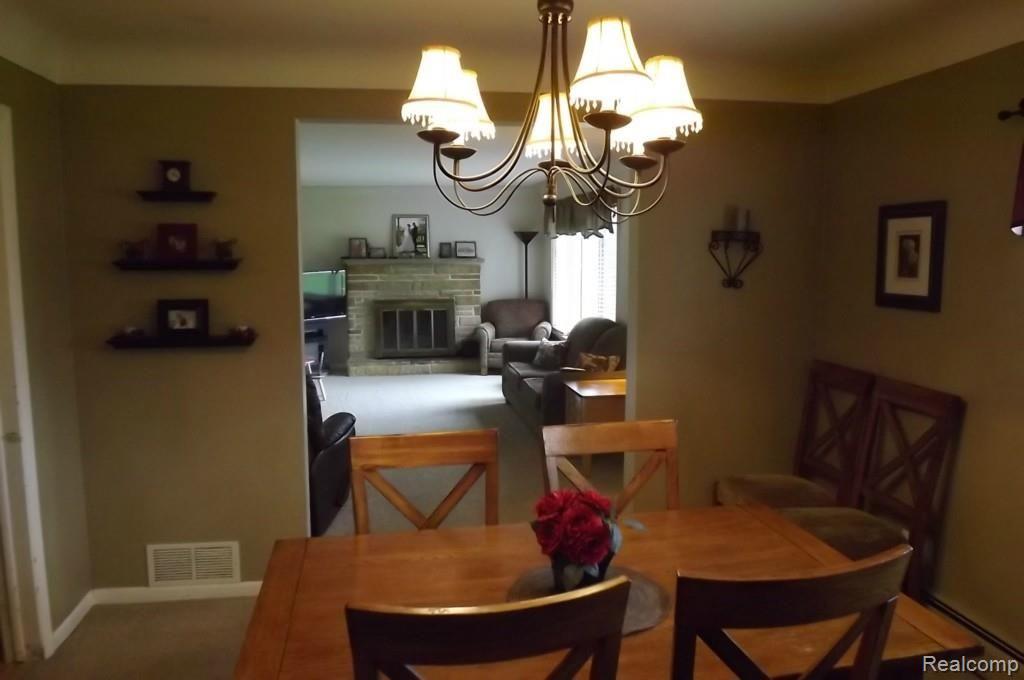 8994 Lake Road Grosse Ile, MI 48138 - Photo 15 of 31 Gallery Image 15