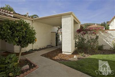 880 Congressional Road Simi Valley, CA 93065 - Photo 19 of 19 a view of a back yard of the house