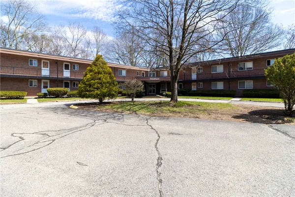$200,000 | 72 West Shore Road, Unit 103, Warwick, RI 02889