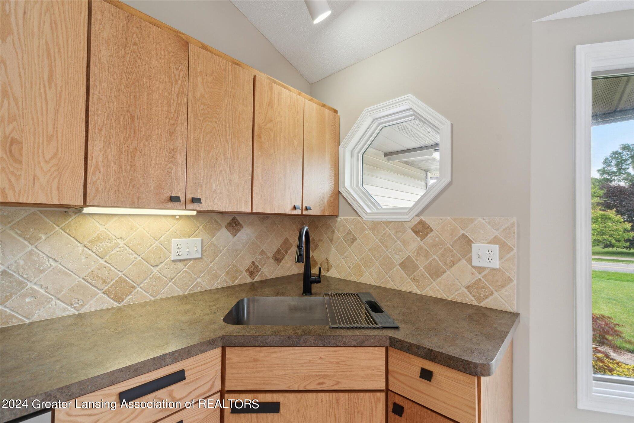 5907 Green Road Haslett, MI 48840 - Photo 11 of 48 Kitchen