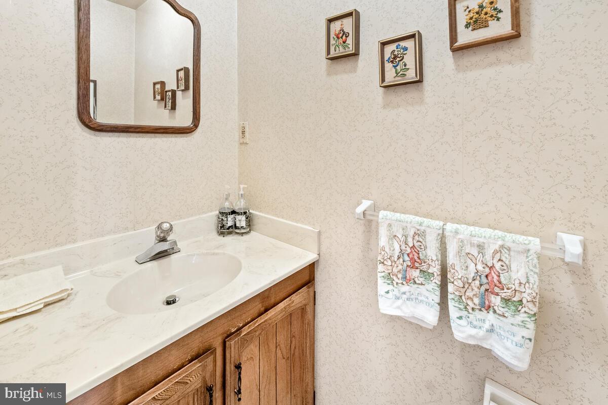 8517 High Ridge Road Ellicott City, MD 21043 - Photo 4 of 37 Gallery Image 4
