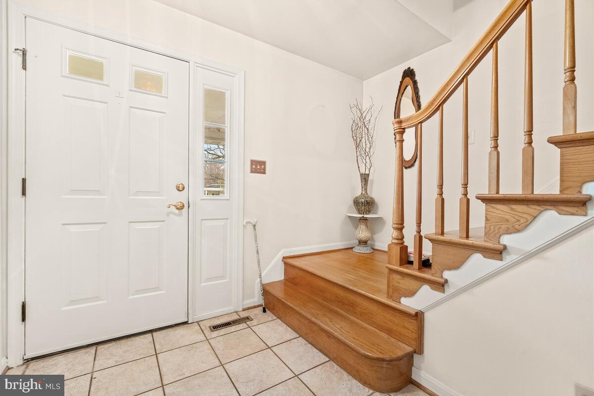 8517 High Ridge Road Ellicott City, MD 21043 - Photo 5 of 37 Gallery Image 5