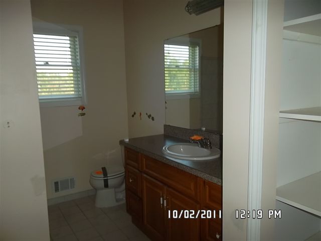 4700 Martin Capac, MI 48014 - Photo 6 of 16 31076382-5.JPG