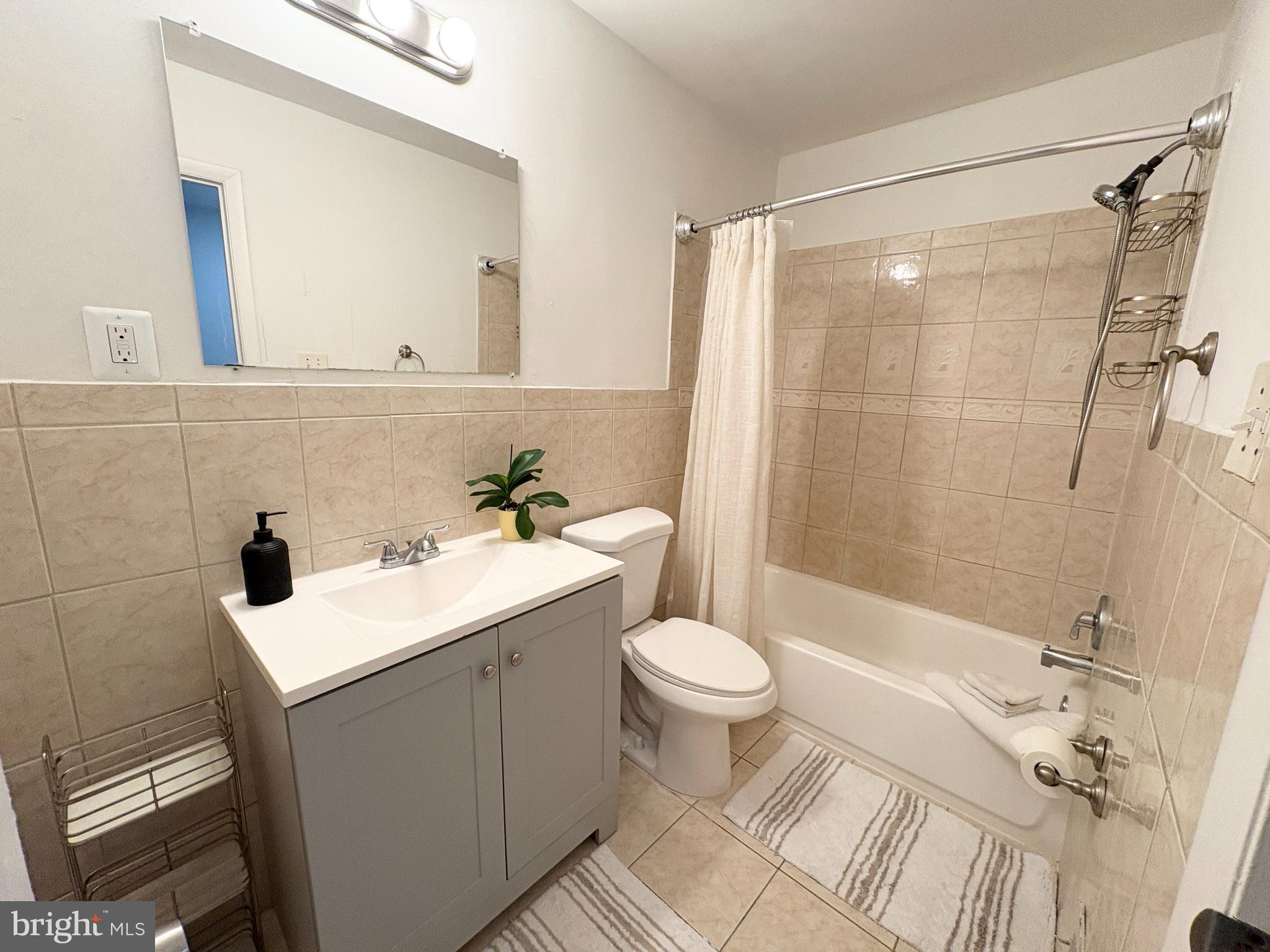 3813 Segundo Place, Unit D Alexandria, VA 22309 - Photo 21 of 28 a bathroom with a sink toilet a mirror and shower