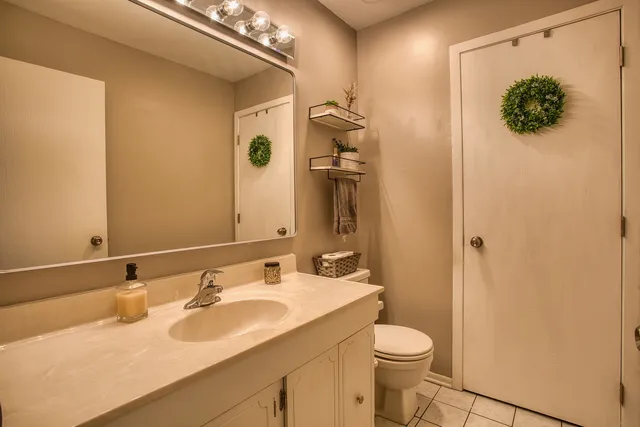 $250,000 | 7070 Newport Drive, Unit 203, Woodridge, IL 60517