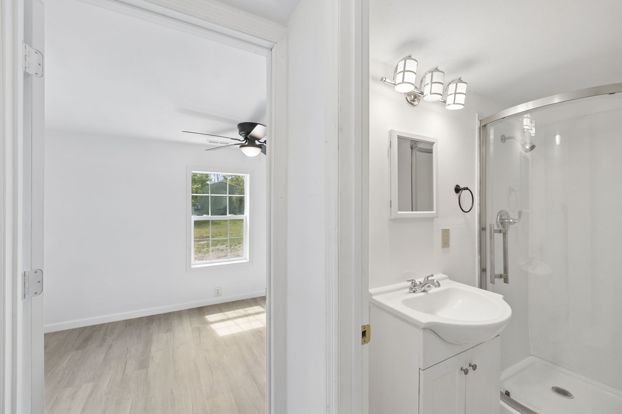 1200 Little Street Winchester, TN 37398 - Photo 13 of 54 a bathroom with a sink a mirror and a shower