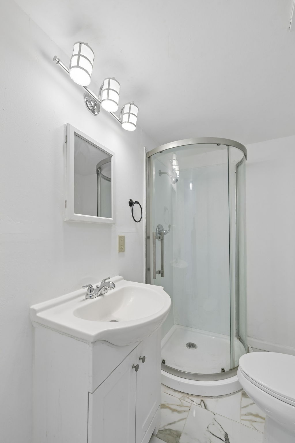 1200 Little Street Winchester, TN 37398 - Photo 14 of 54 a bathroom with a sink a toilet and shower