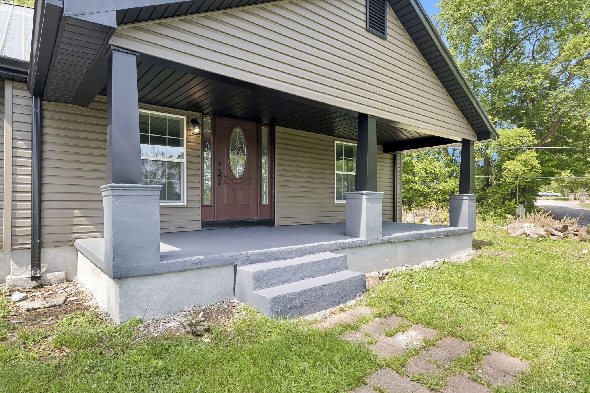 1200 Little Street Winchester, TN 37398 - Photo 4 of 54 a front view of a house with garden