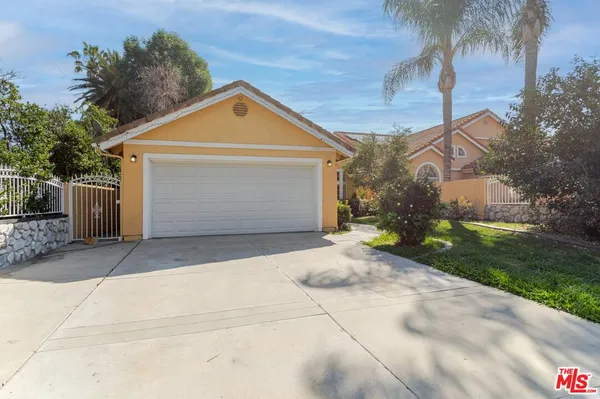 a view of garage and yard