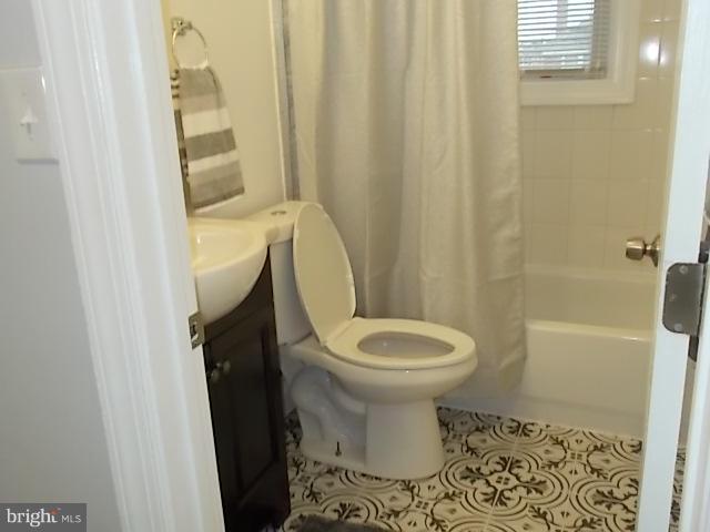2112 Redthorn Road Baltimore, MD 21220 - Photo 8 of 18 Bath