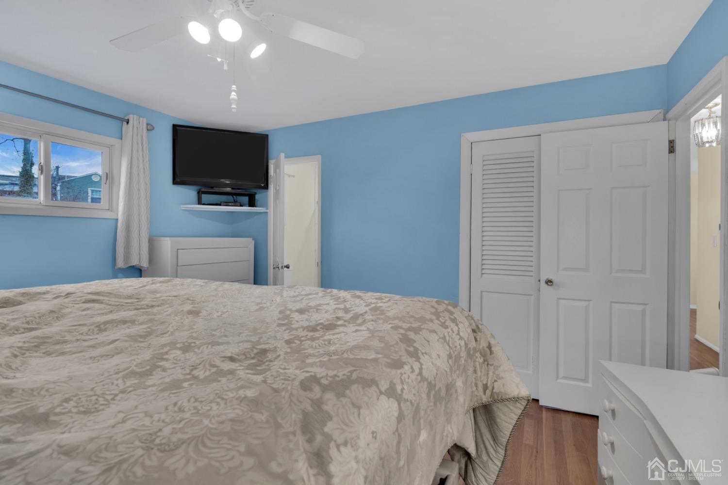 17 Temple Road, Unit 17 Old Bridge, NJ 08859 - Photo 27 of 40 a bedroom with a bed and a flat screen tv