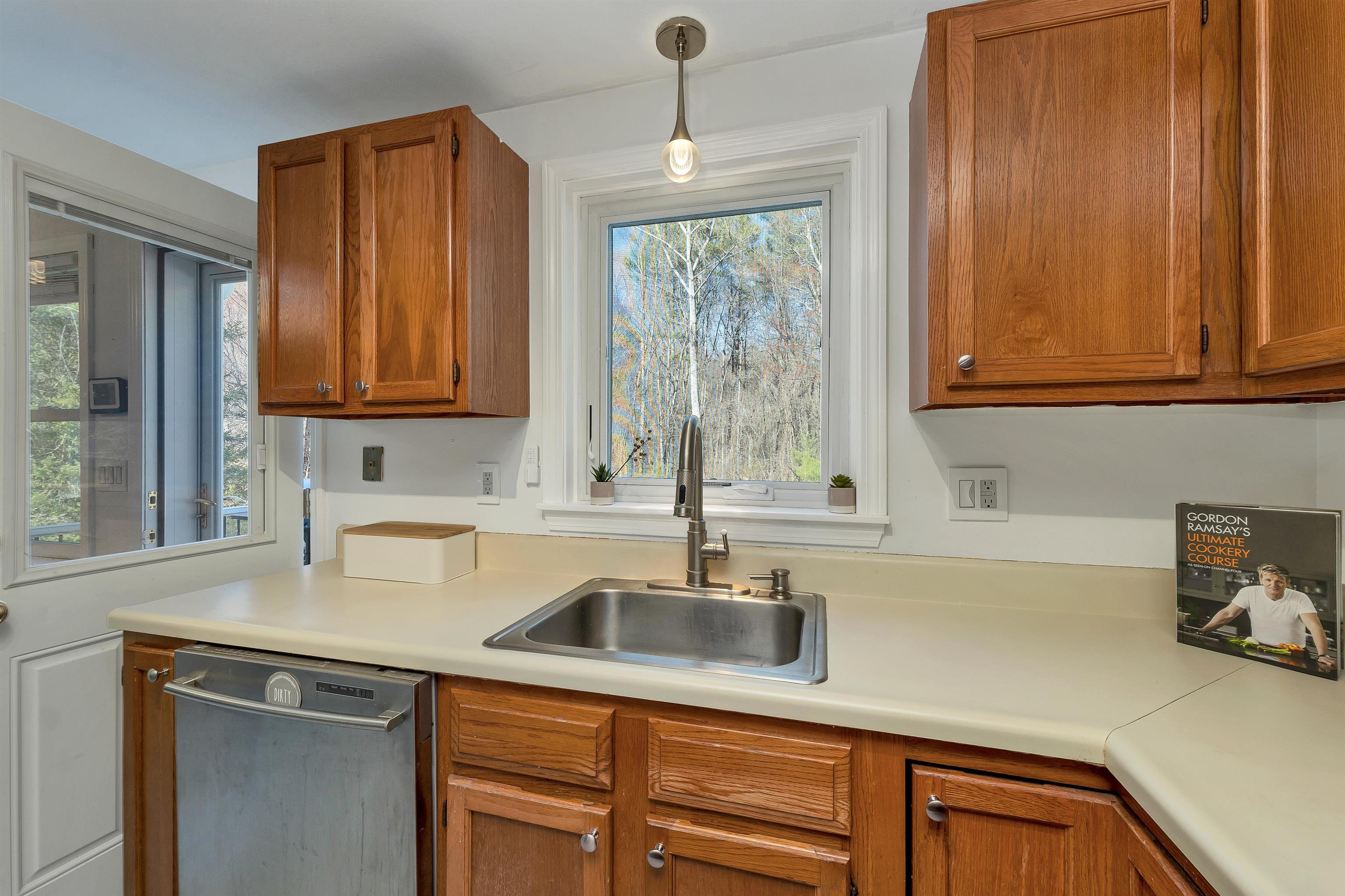 284 A High Range Road Londonderry, NH 03053 - Photo 17 of 41 Gallery Image 17