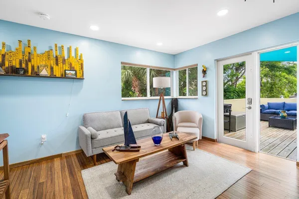 $7,000 | 300 Southeast 7th Avenue, Delray Beach, FL 33483