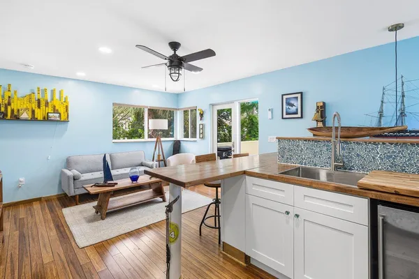 $7,000 | 300 Southeast 7th Avenue, Delray Beach, FL 33483