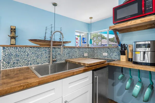 $7,000 | 300 Southeast 7th Avenue, Delray Beach, FL 33483