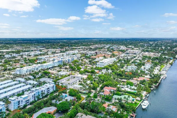 $7,000 | 300 Southeast 7th Avenue, Delray Beach, FL 33483