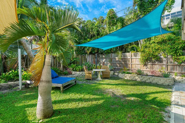 $7,000 | 300 Southeast 7th Avenue, Delray Beach, FL 33483