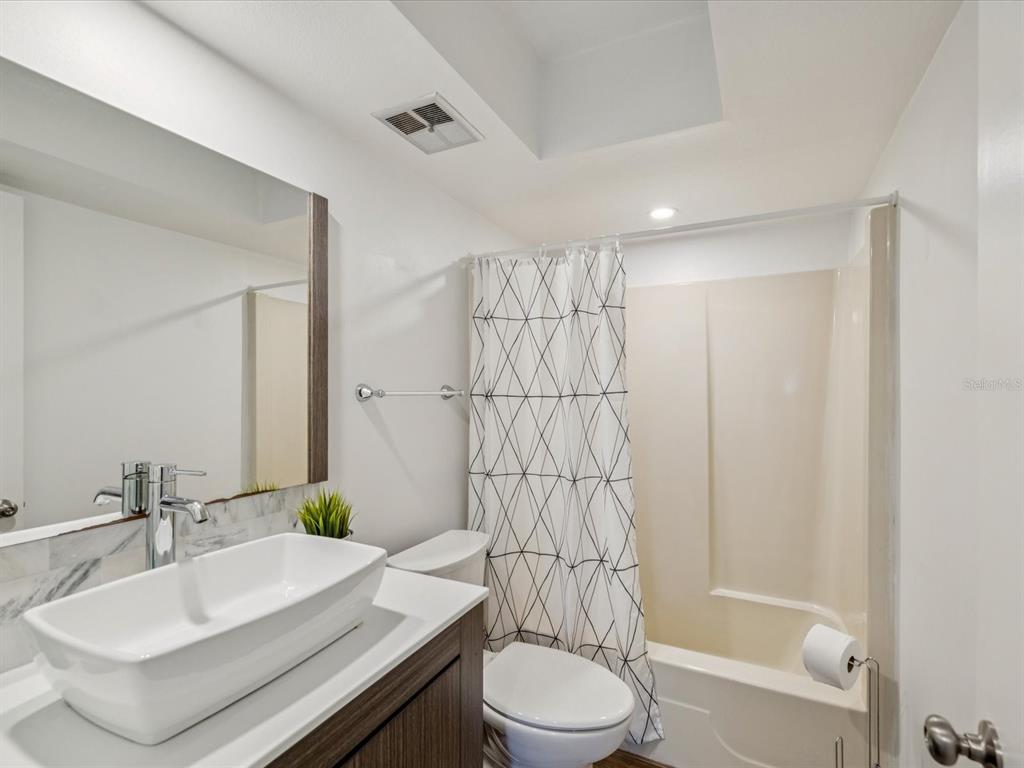 2284 Oak Neck Road, Unit E Clearwater, FL 33763 - Photo 32 of 42 Gallery Image 32