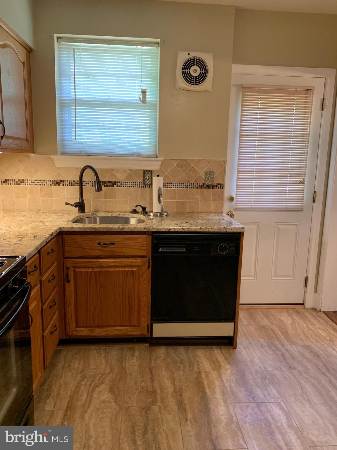9503 Hale Place Silver Spring, MD 20910 - Photo 4 of 15 Kitchen w/granite countertop