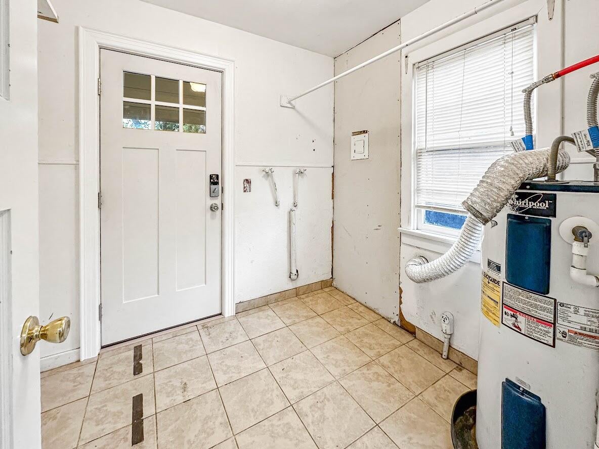 1104 Reddy Avenue Medford, OR 97504 - Photo 5 of 19 IMG_0594