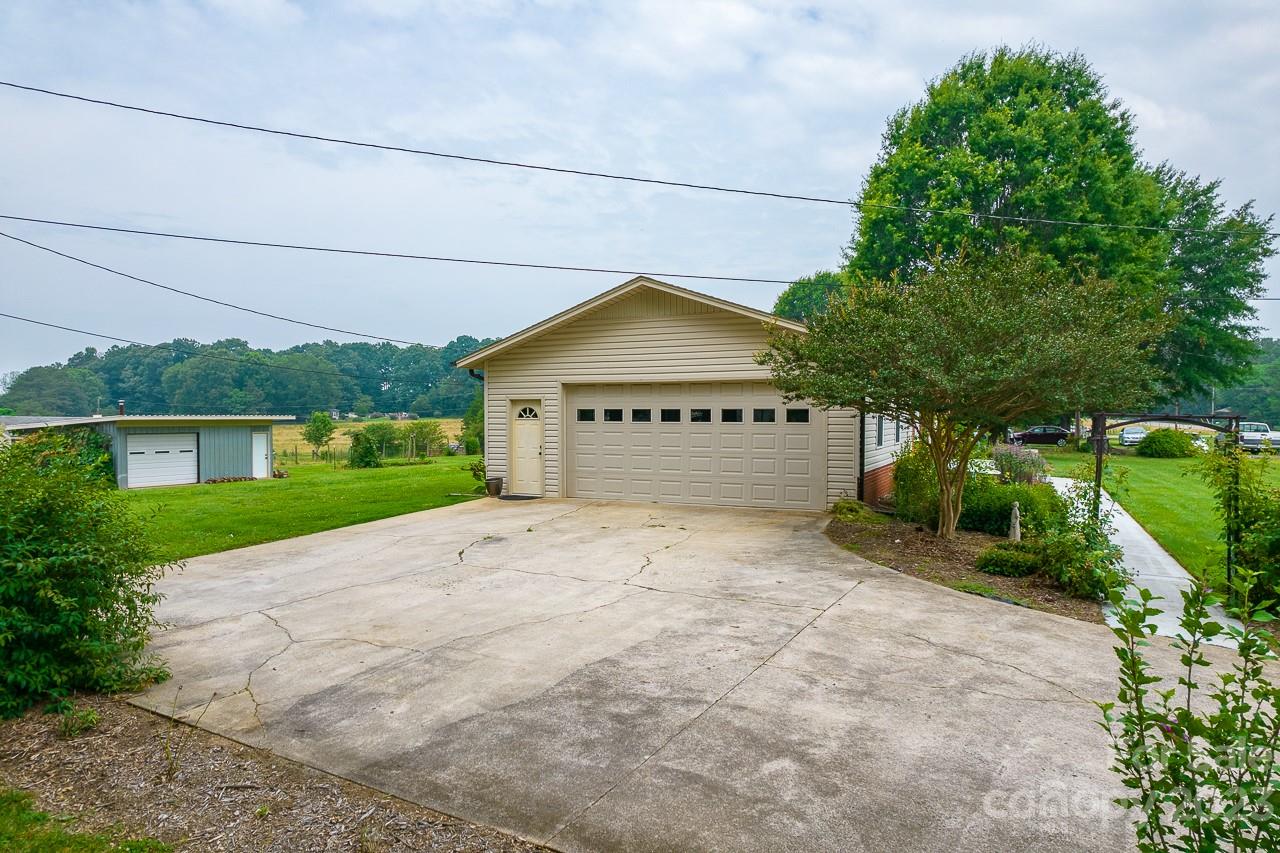 2504 Old Mountain Road Hiddenite, NC 28636 - Photo 18 of 31 Gallery Image 18