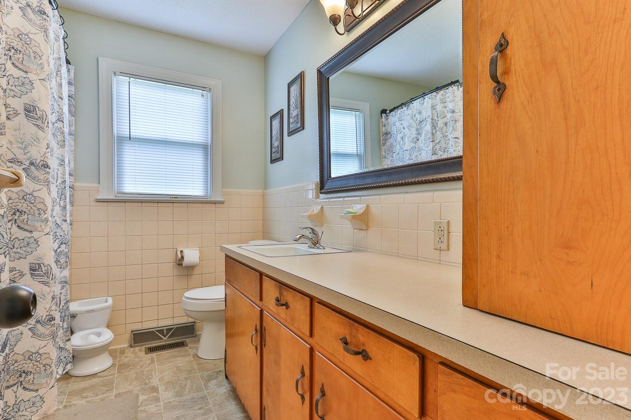 2504 Old Mountain Road Hiddenite, NC 28636 - Photo 24 of 31 Gallery Image 24
