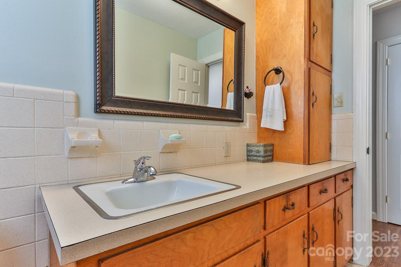 2504 Old Mountain Road Hiddenite, NC 28636 - Photo 25 of 31 Gallery Image 25
