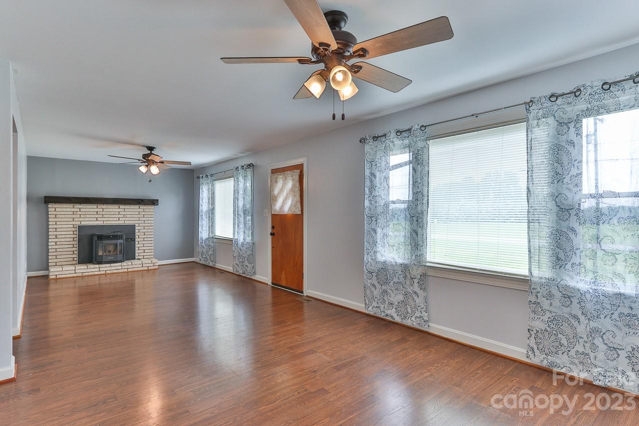 2504 Old Mountain Road Hiddenite, NC 28636 - Photo 6 of 31 Gallery Image 6
